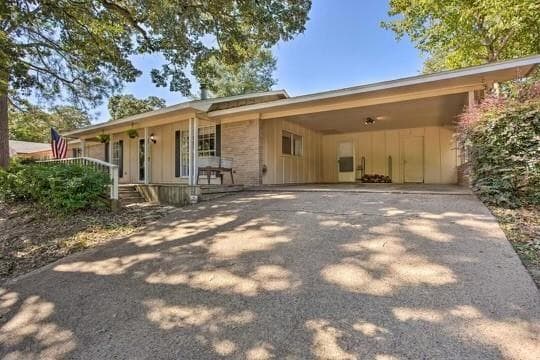 5485 Bayshore Dr