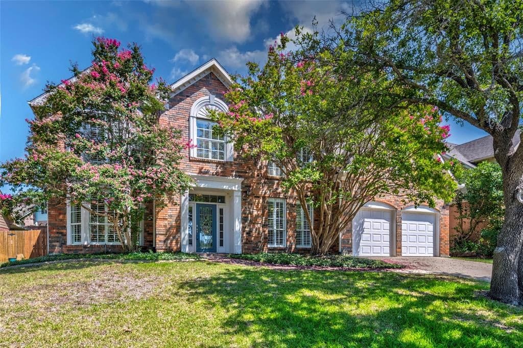 1082 Woodbriar Dr