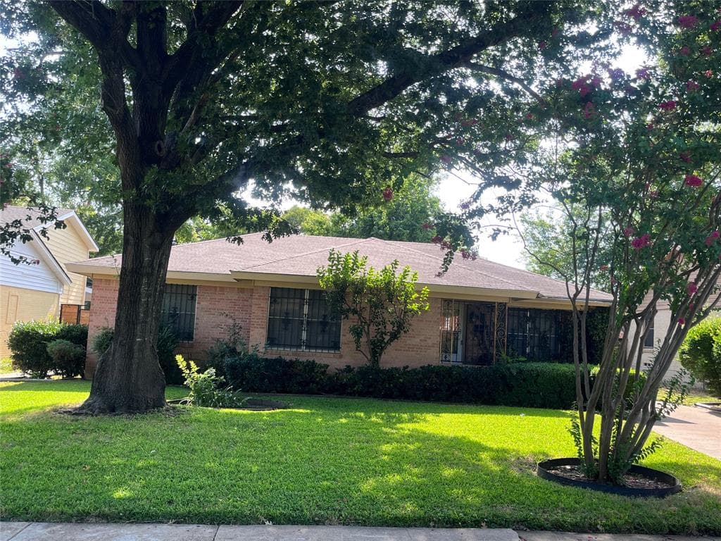 4415 Malden Ln
