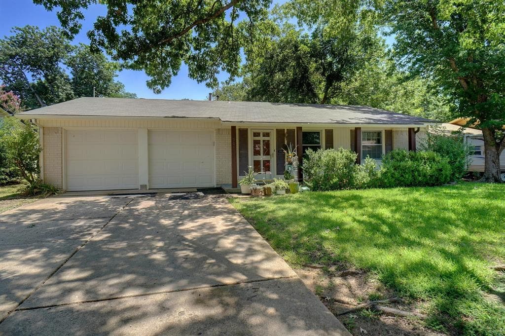 904 N Ector Dr