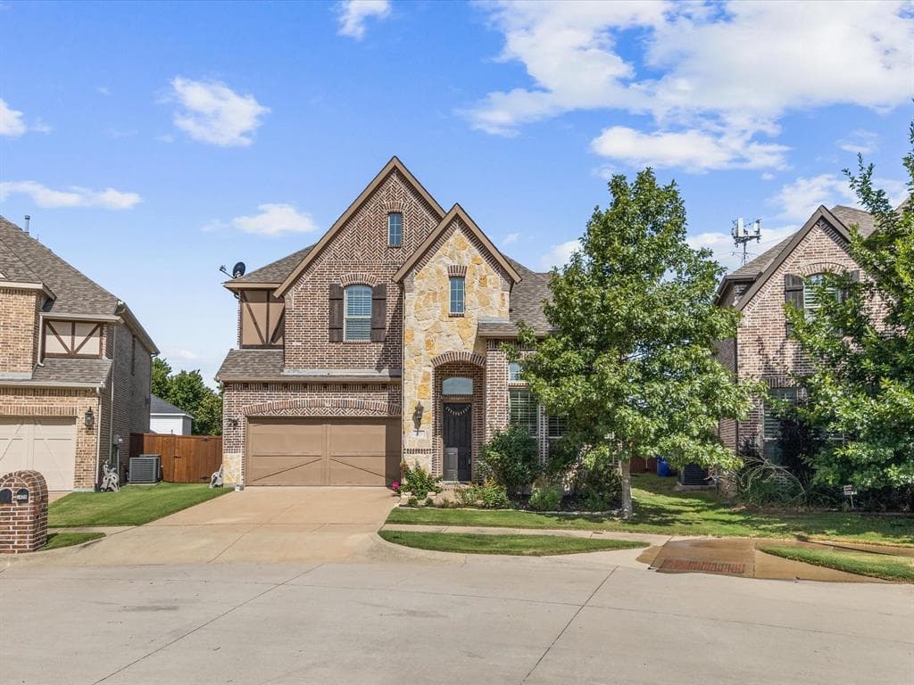 2429 Strathearn Way