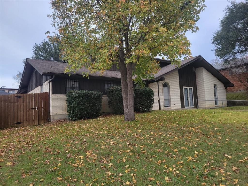 206 Rockbrook Dr