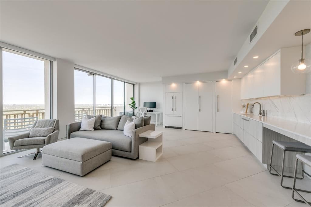 6211 W Northwest Hwy Apt 2900