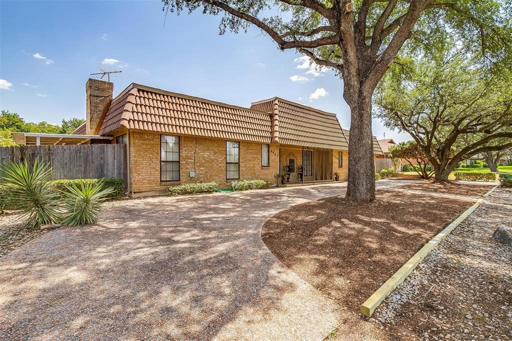 4909 Ledgestone Dr