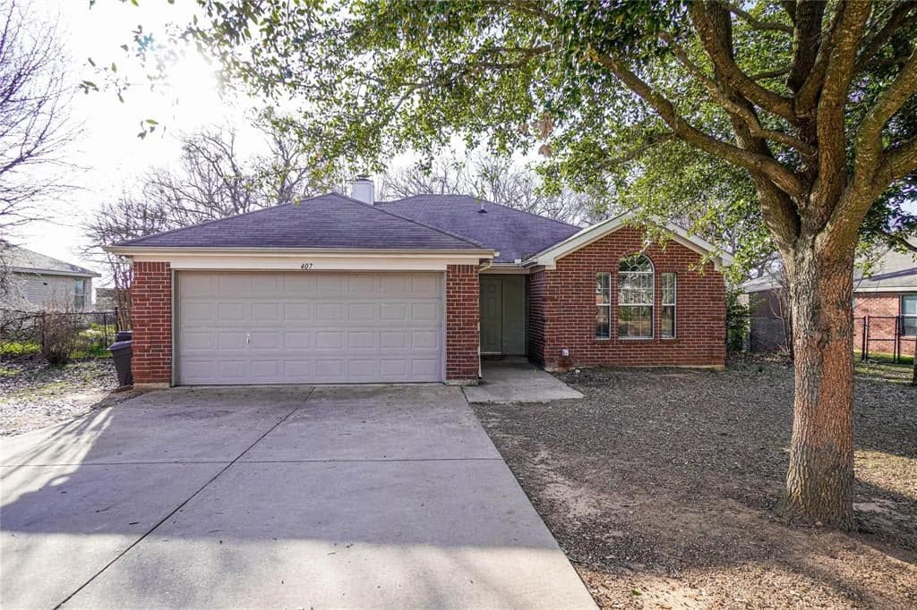 407 Redbud Ln