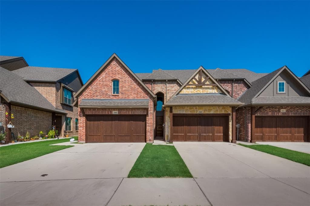 345 Featherstone Trl