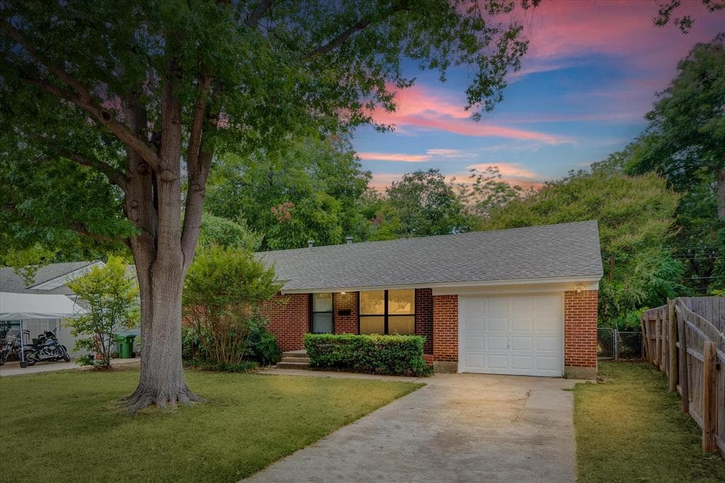 1806 Oak Tree Ln