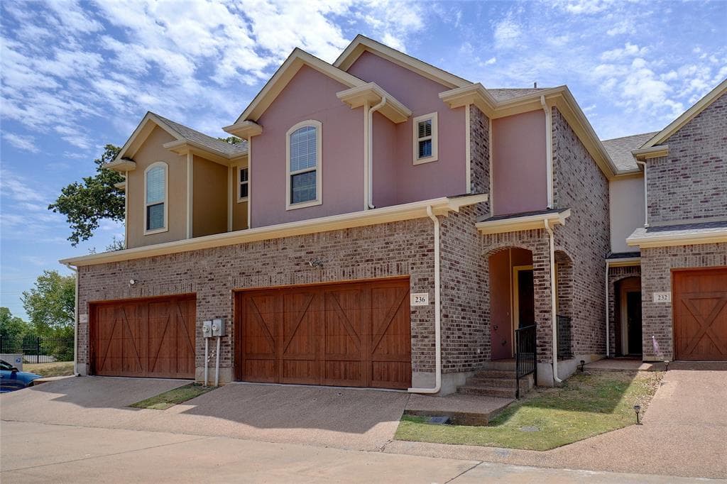 236 Corinna Ct