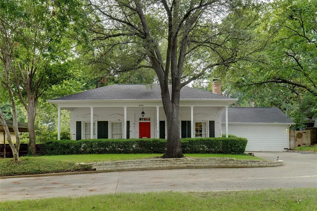 600 Roberts St