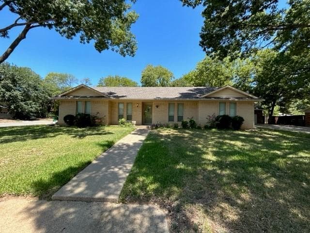 1101 Skylark Dr