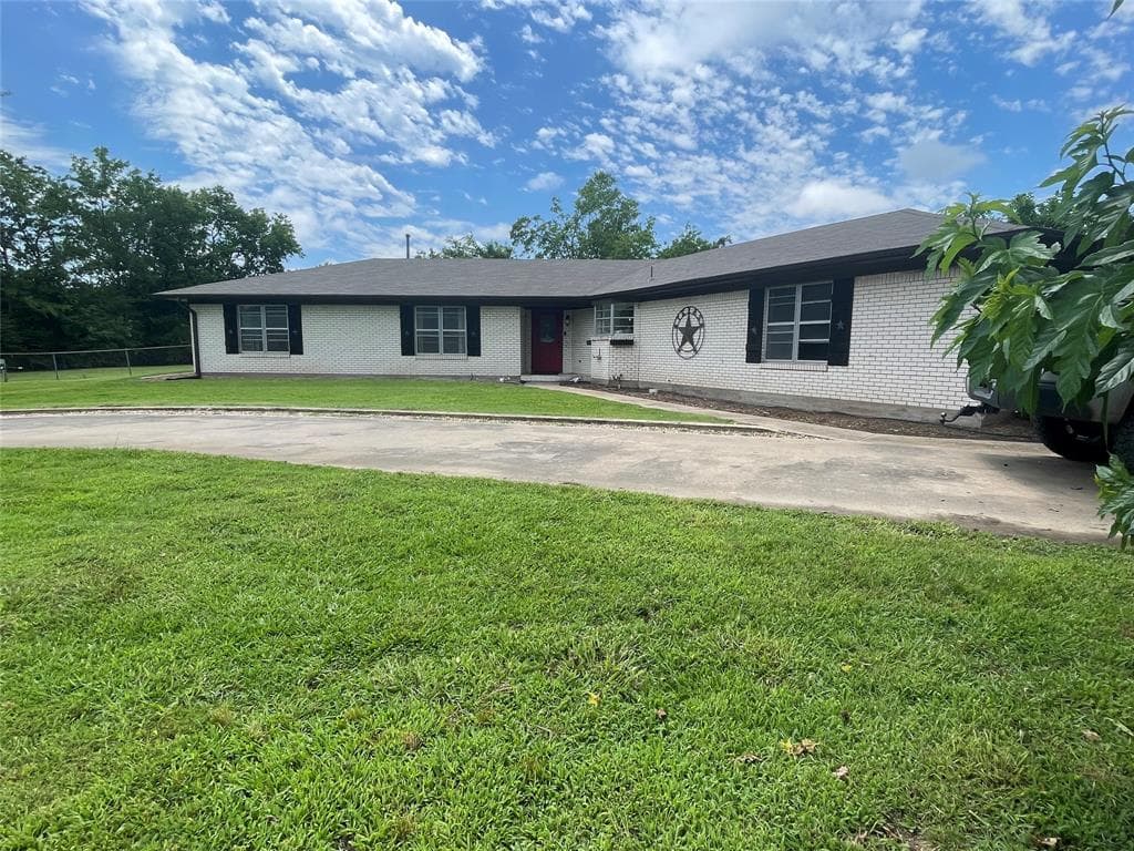 917 Farm Road 900 N