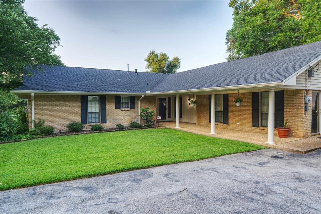 4021 Chester Dr