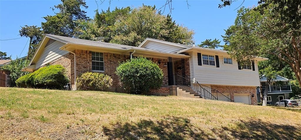 4307 Woodstock Dr