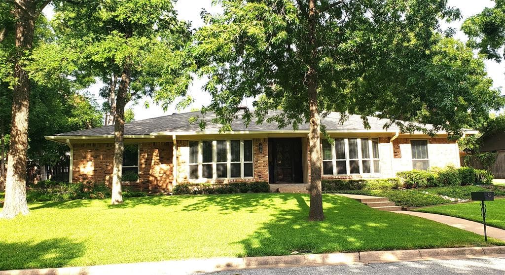 2605 Nantucket Dr