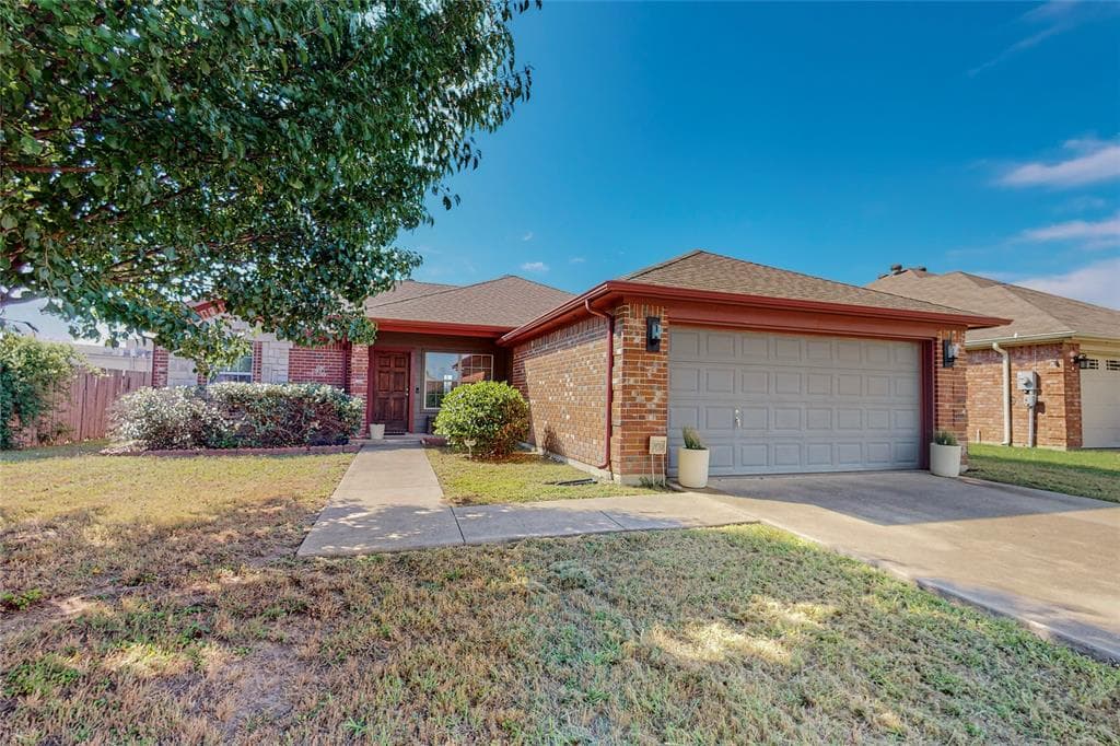 702 Stacie Ln