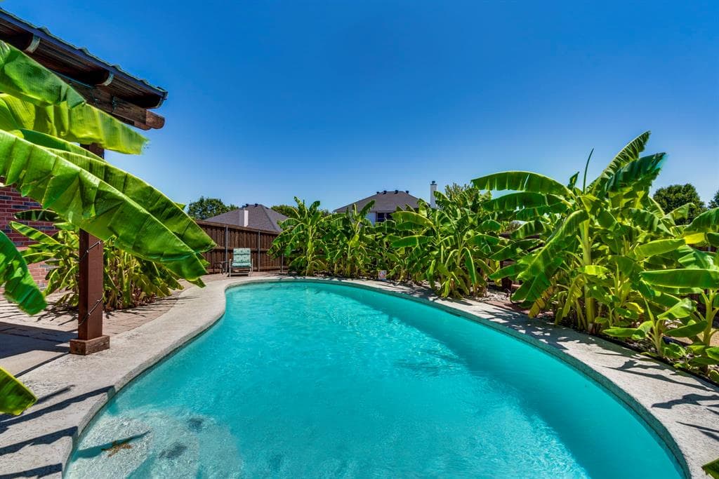 100 Foxtail Ct