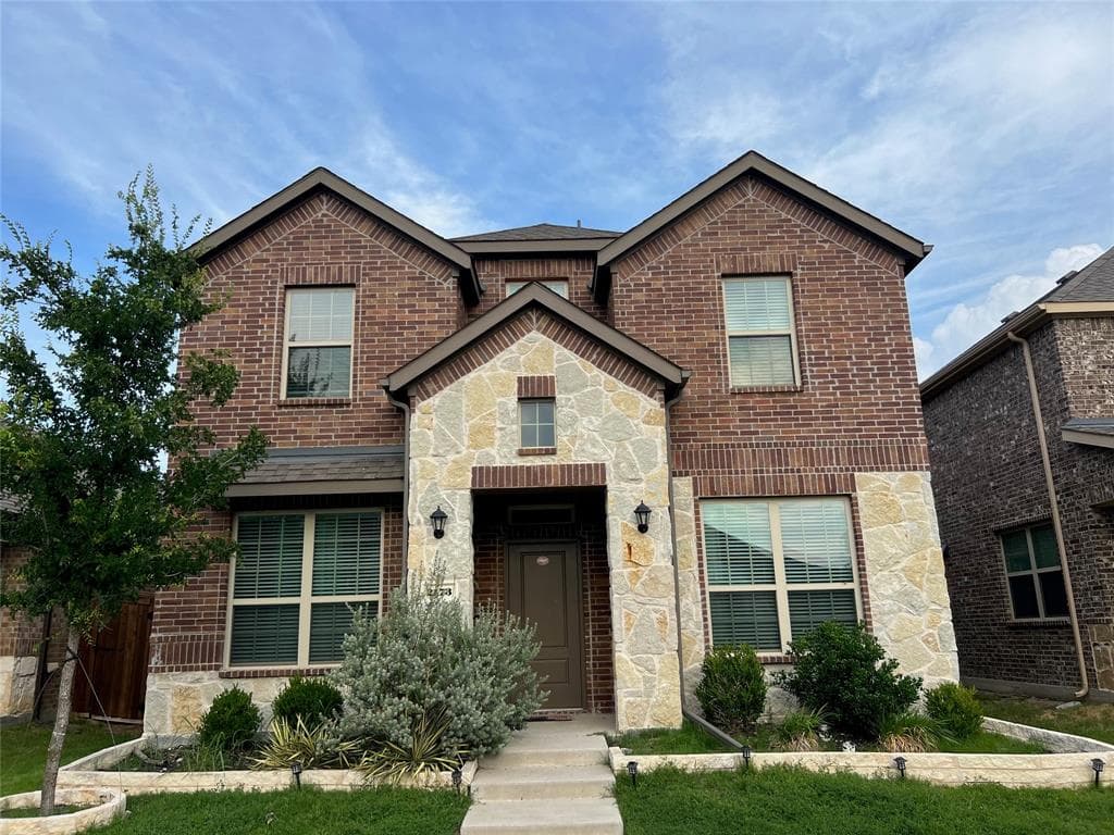 2173 Miramar Dr