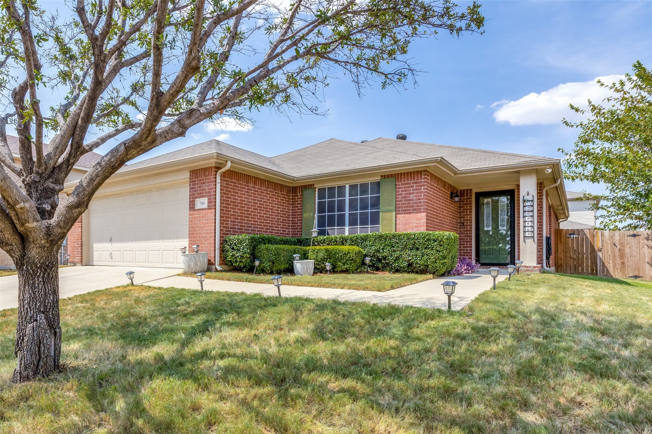 704 Redwing Dr