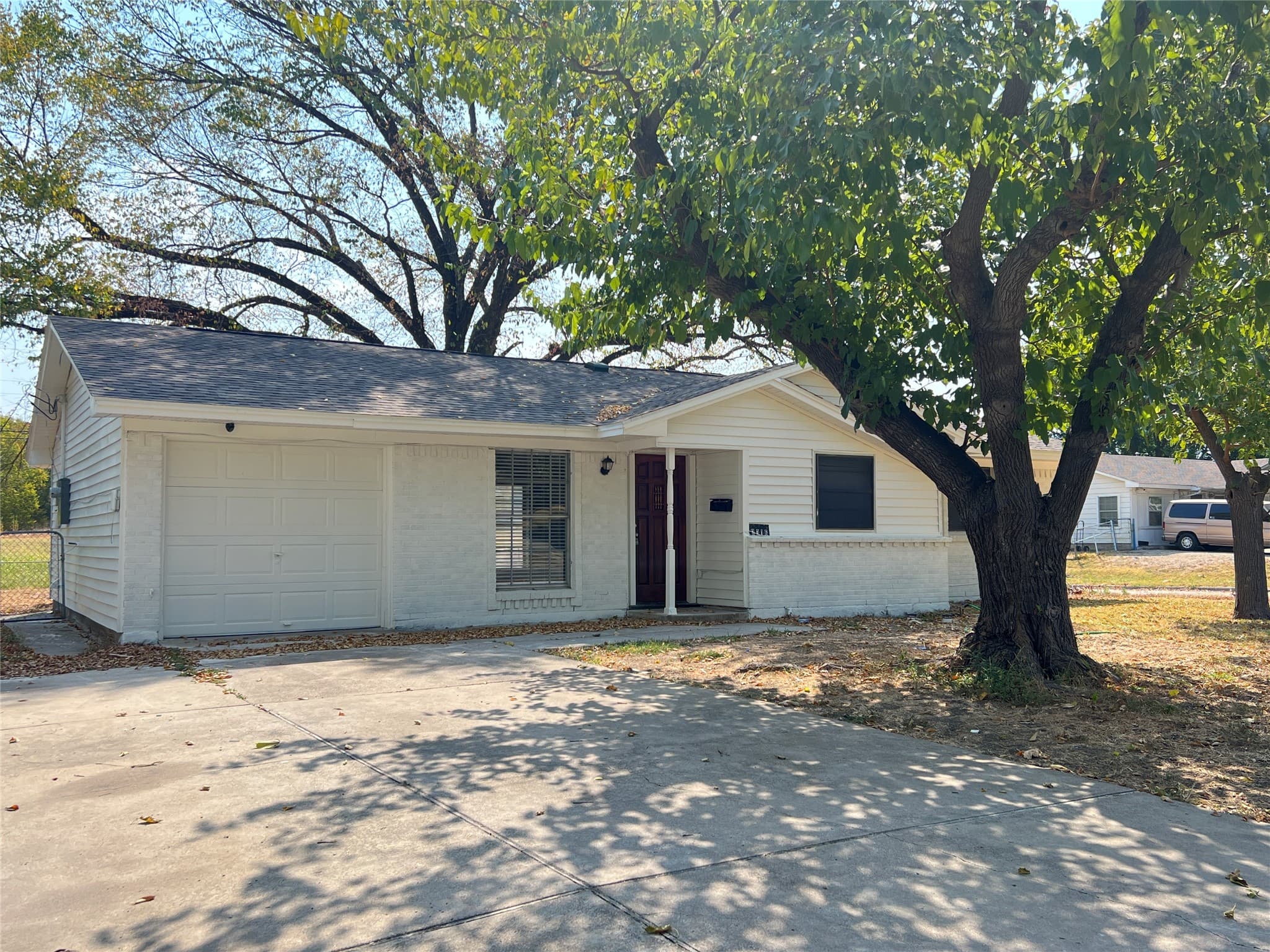 2316 Avis St
