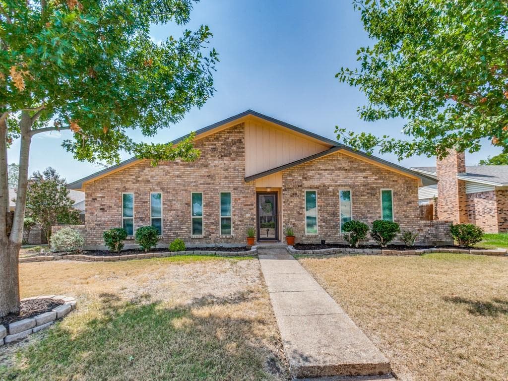 2120 Blossom Ln