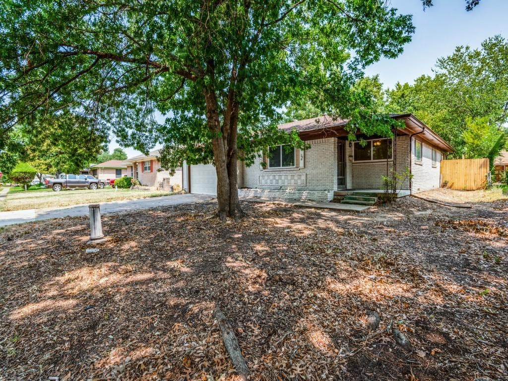 8621 Fairhaven Ln