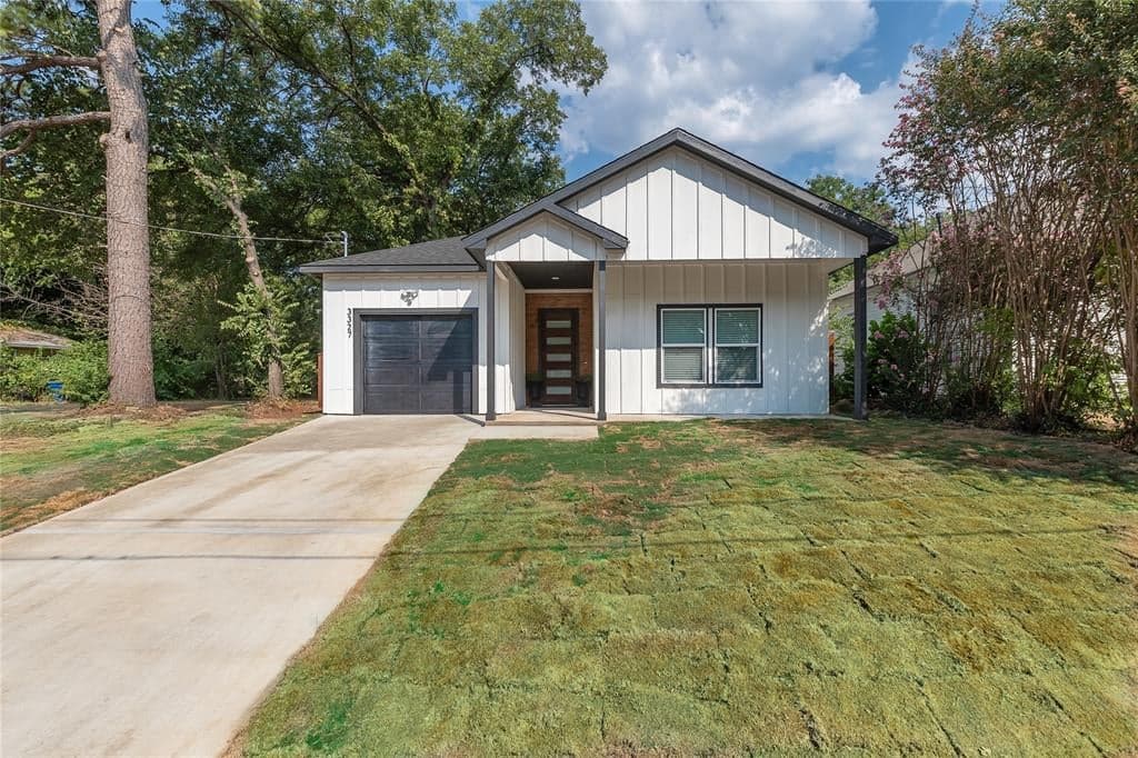 3327 Reed Ln