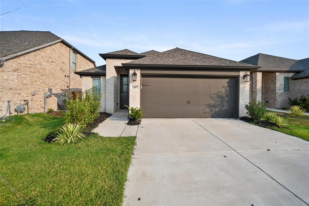 2207 Rothbury Dr