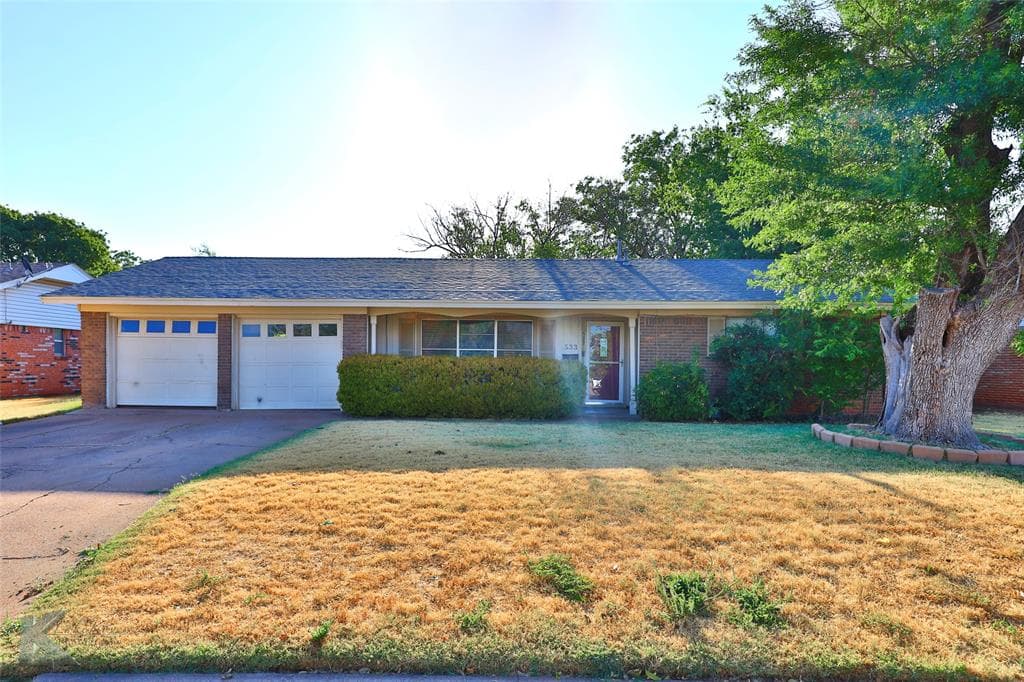 533 S San Jose Dr