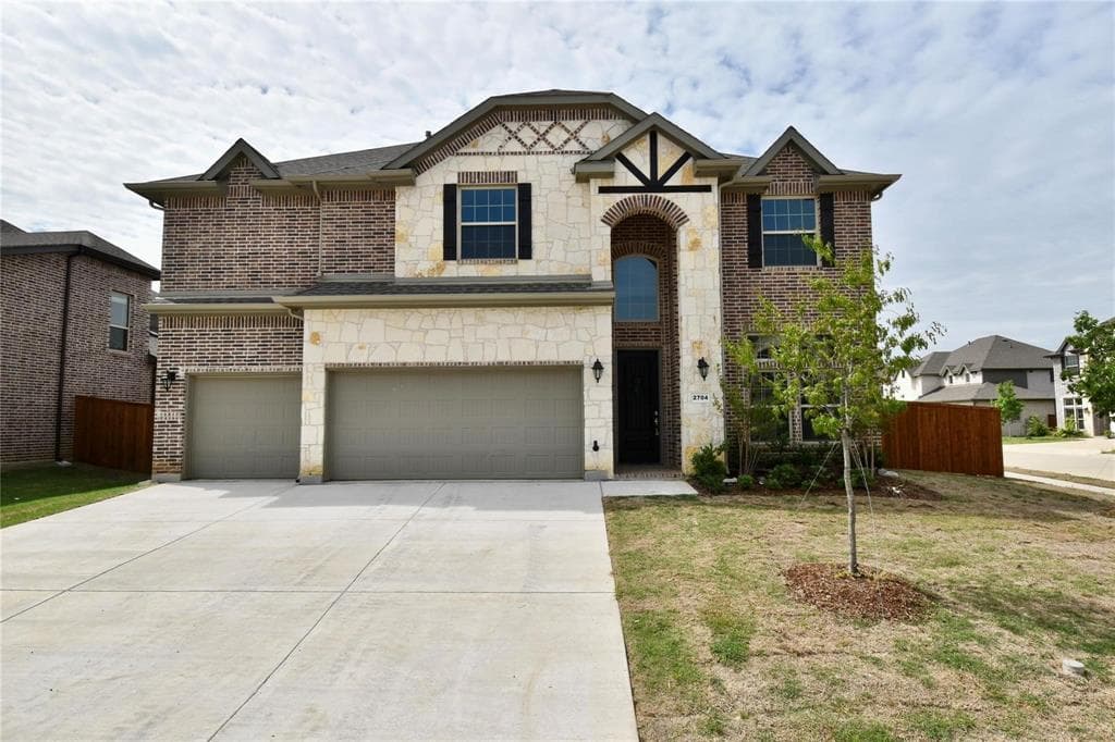 2704 Lavinia Dr