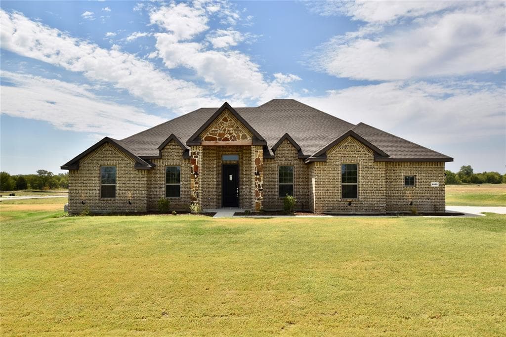 6009 Mango Dr