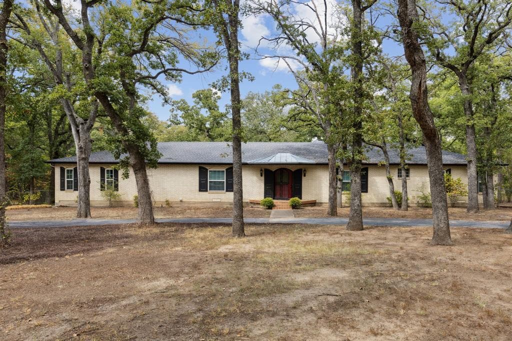 102 Oak Ln