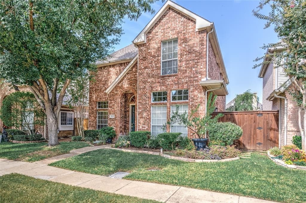 8611 Old Oak Dr