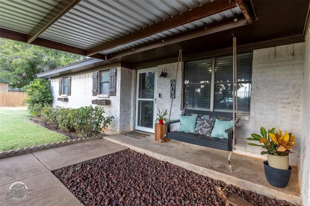 903 Avondale