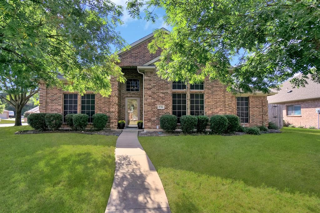 136 Lexington Dr