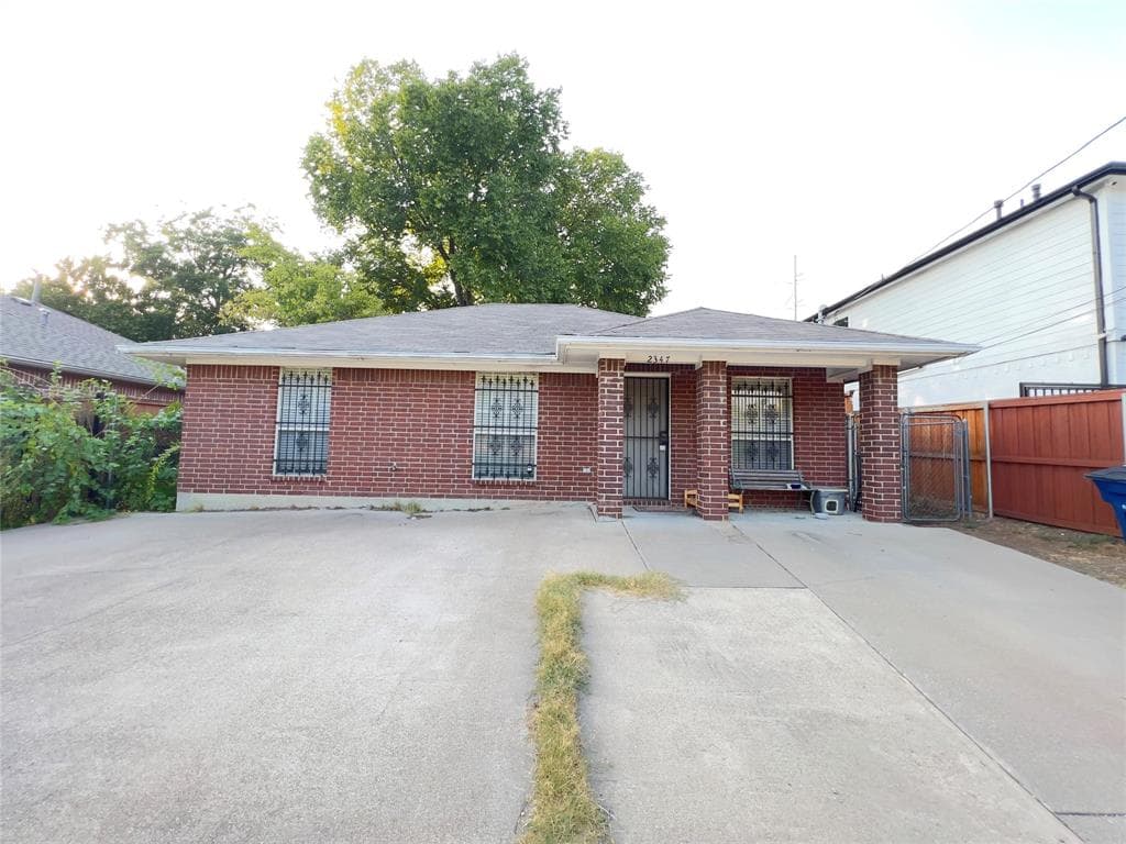 2347 Arroyo Ave