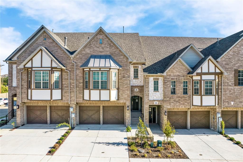102 Harwood Dr