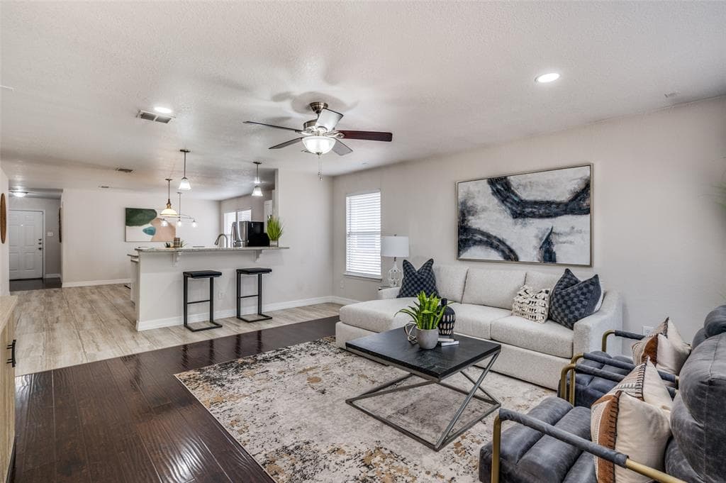 1060 Silver Spur Ln