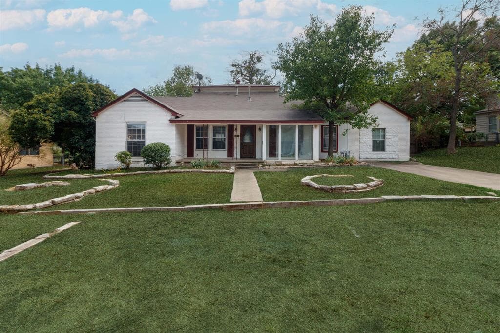 910 Ashwood Dr