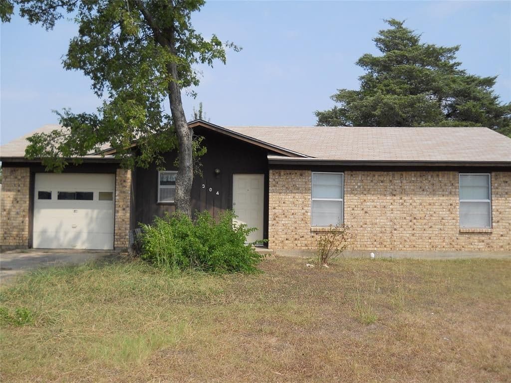 304 Hilltop Rd
