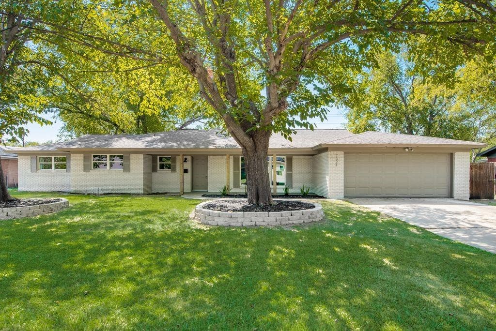 7324 Deville Dr