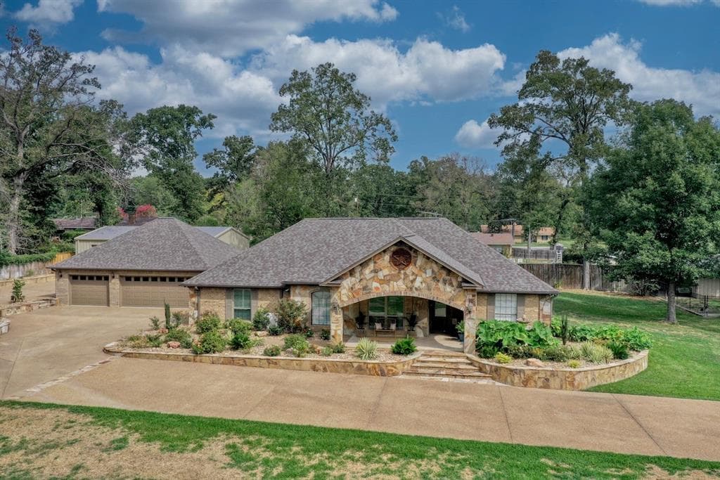 695 Henderson Ln