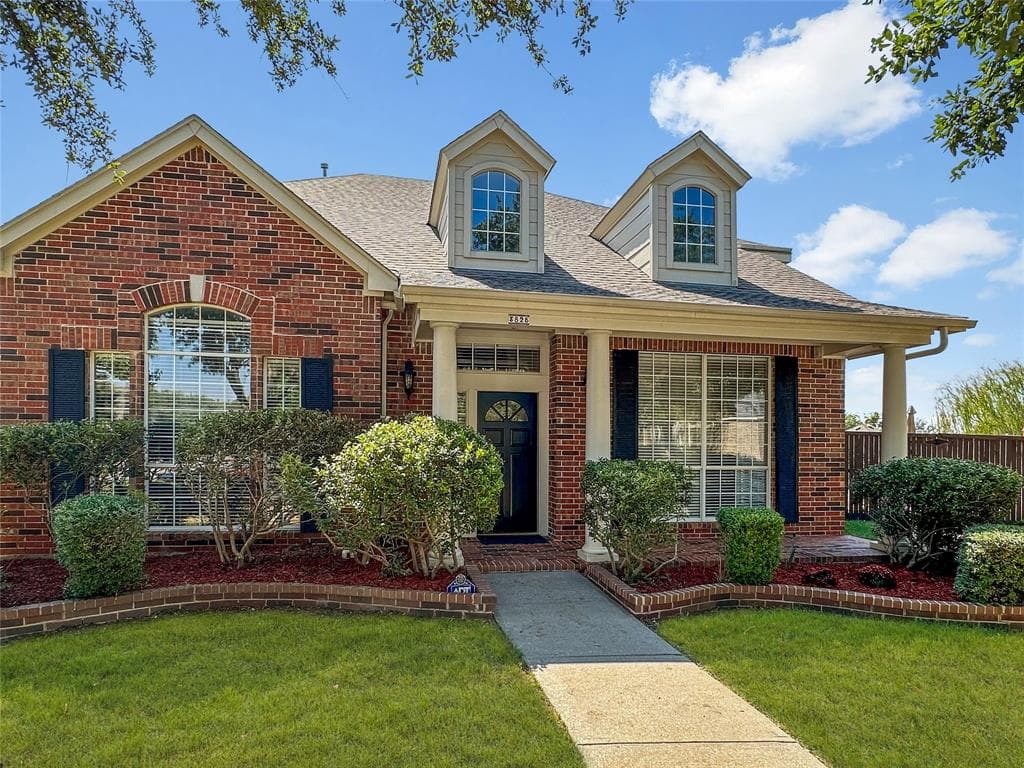 3825 Leeward Cir