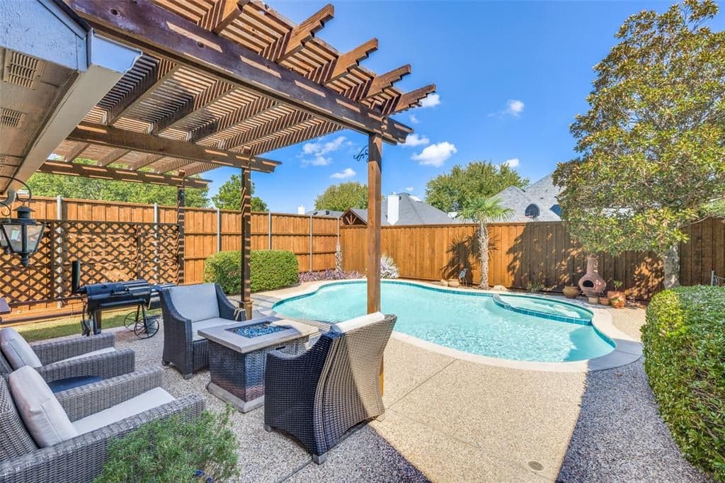 10800 River Oaks Dr