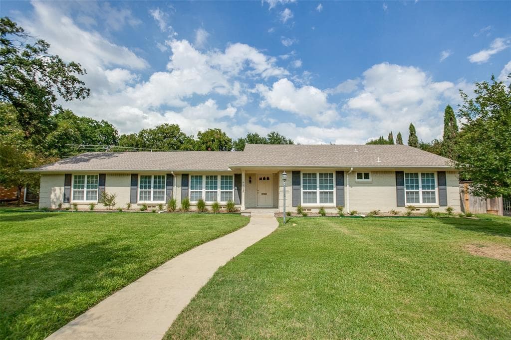 912 Beechwood Dr