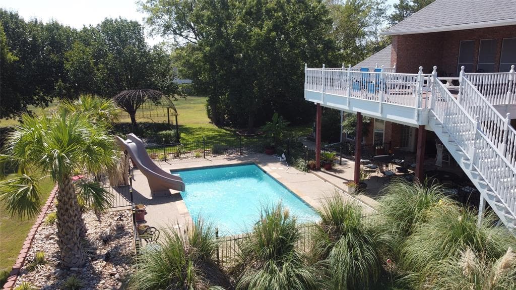 1018 W Woodridge Rd