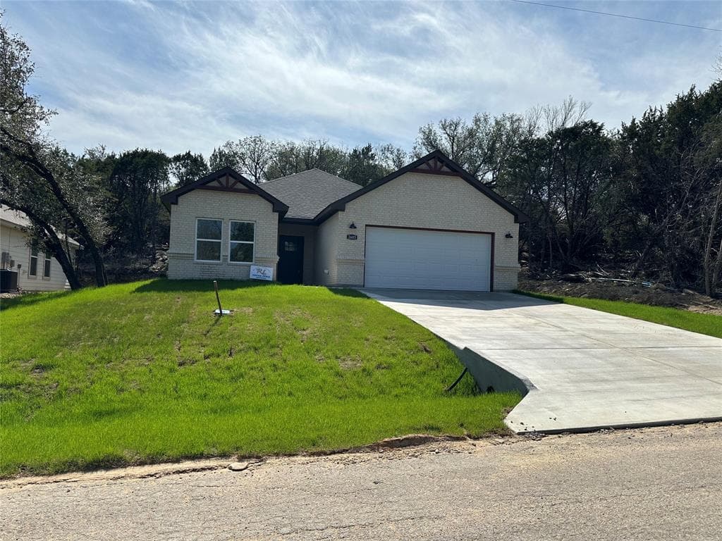 2605 Hillcrest Dr