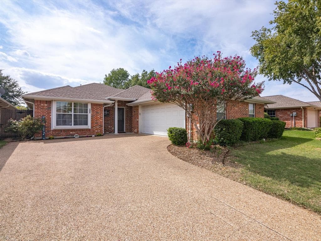 217 Bluebonnet Ln