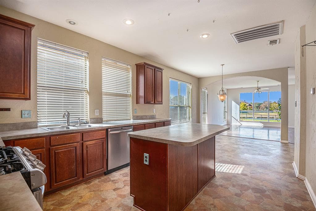 11541 Gloriosa Dr