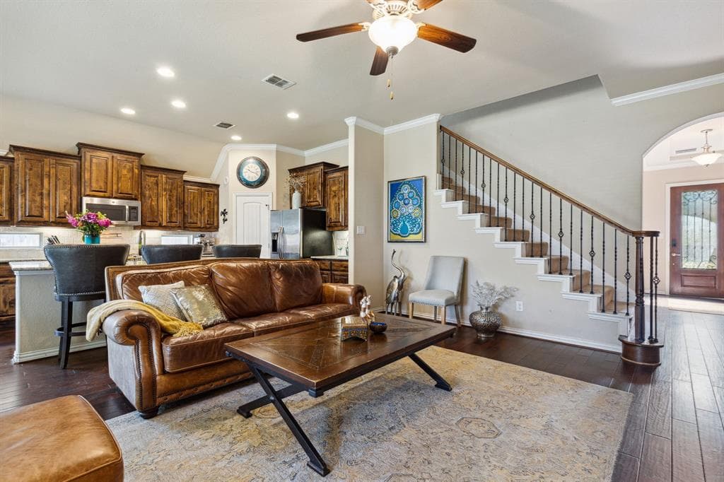 5105 Eureka Ln