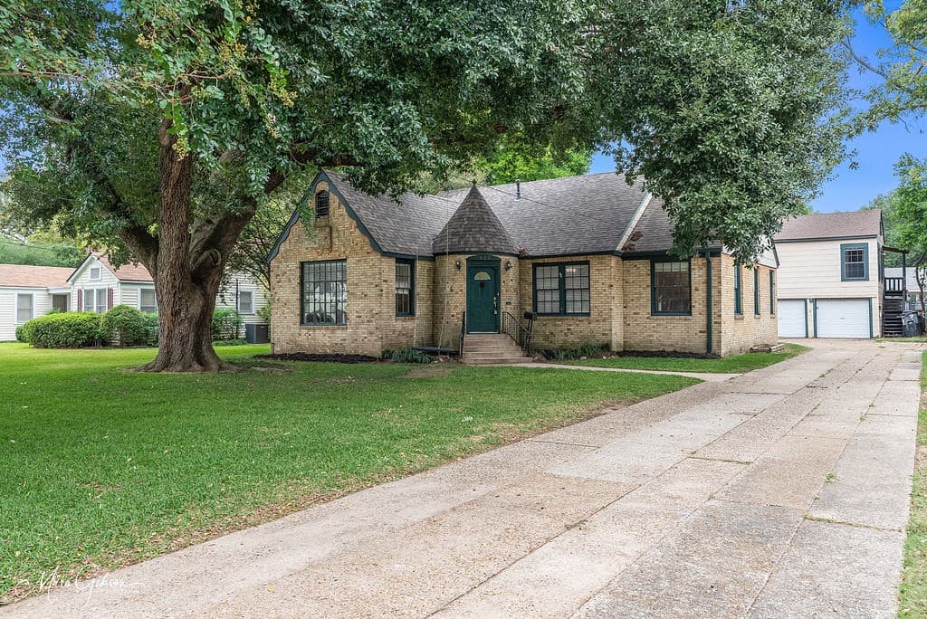 122 Leo Ave